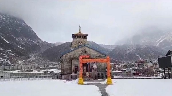 उत्तराखंड में फिर बदला मौसम, केदारनाथ और औली में ताजा बर्फबारी